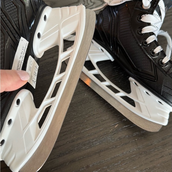 Bauer Black and Blue Ice Skates - Picture 2 of 3